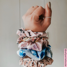 Load image into Gallery viewer, Blue Tie Dye Scrunchie
